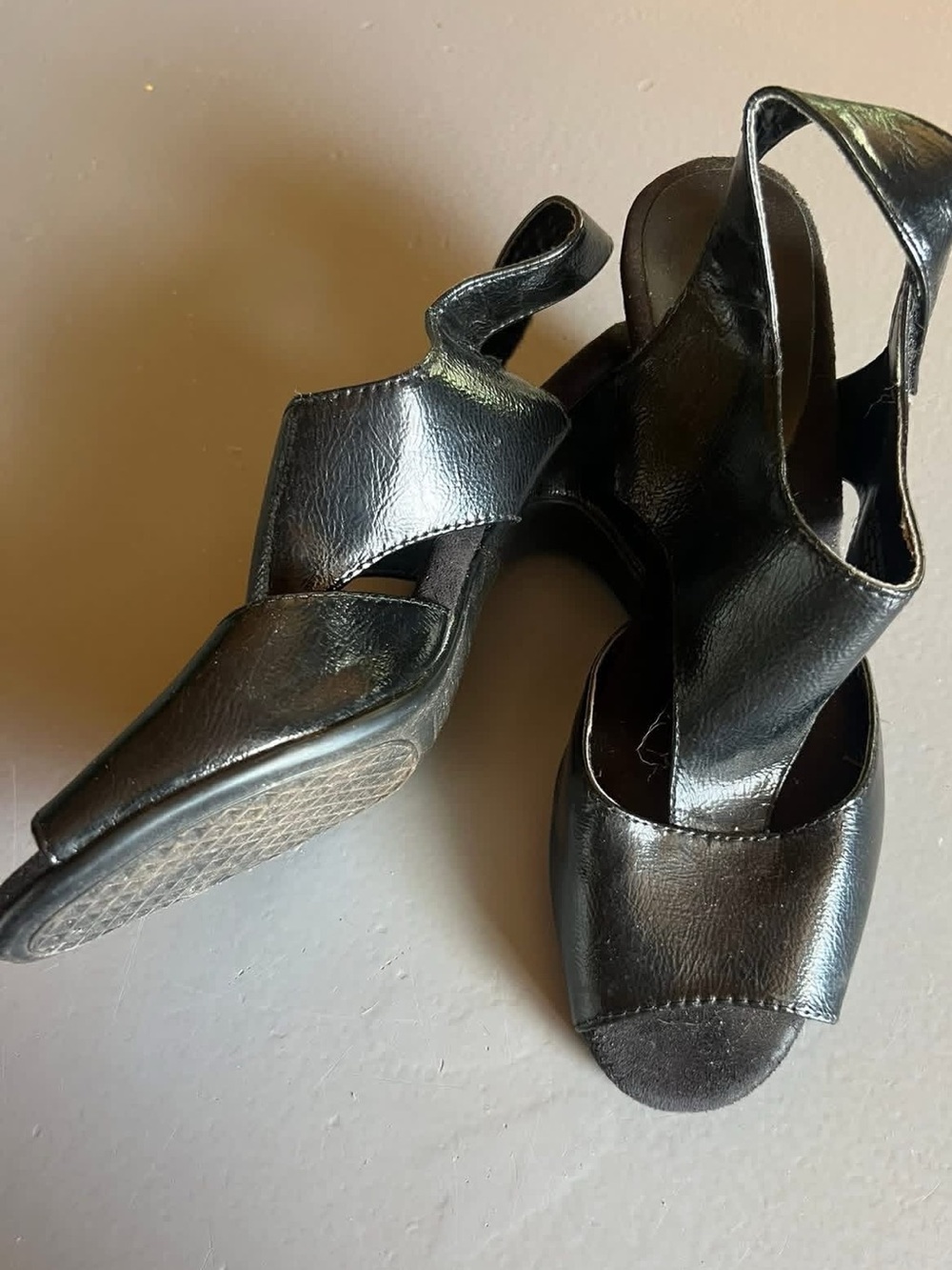 Aerosoles size 8 1/2. Black heels.